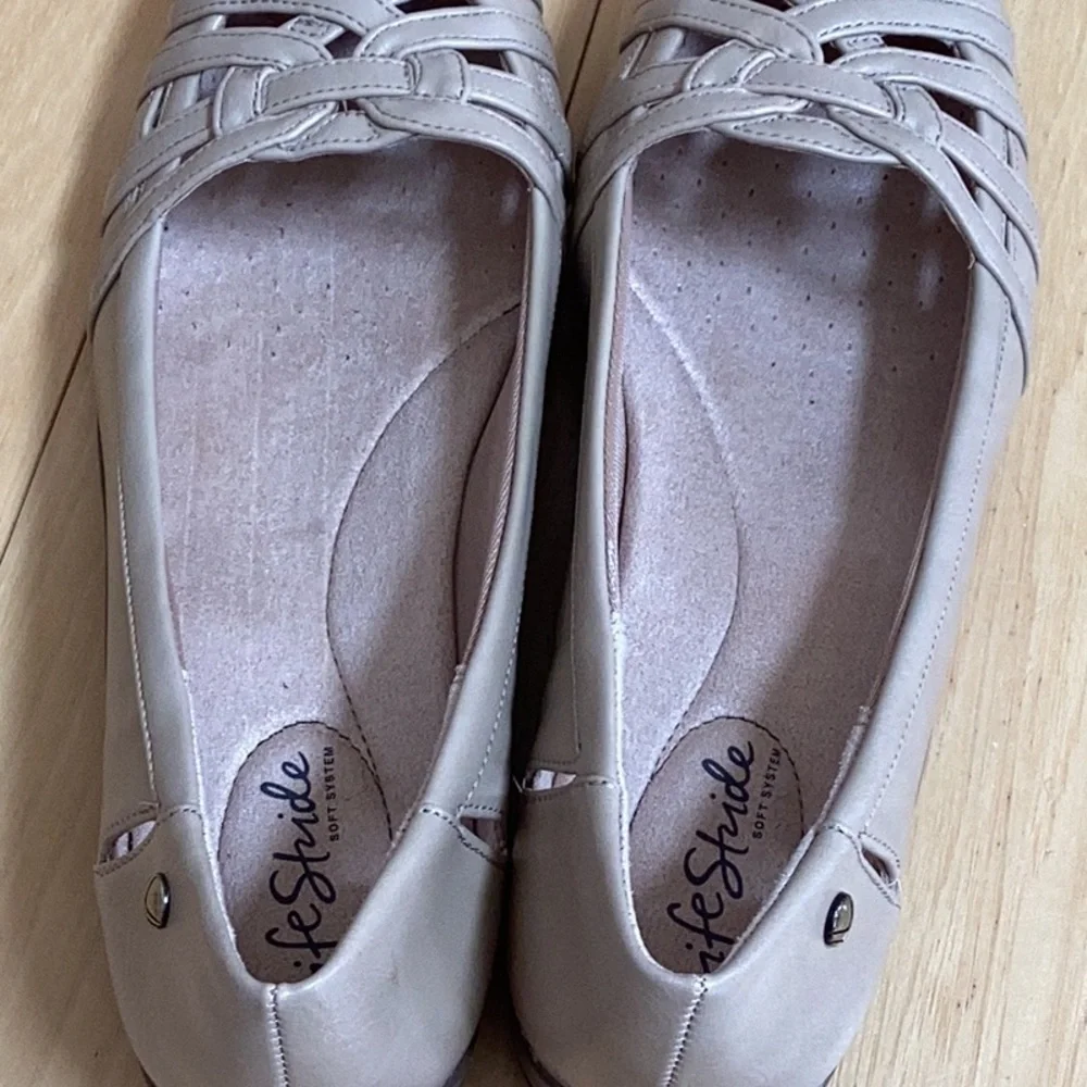Life Stride diverse flats in taupe